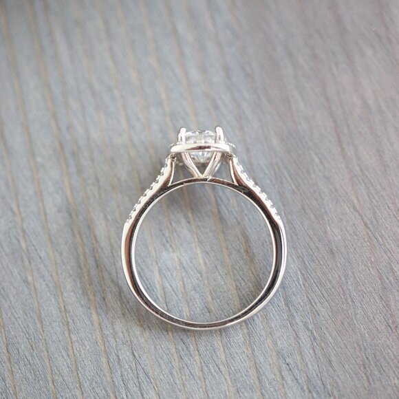 S925 1ct Clear Moissanite Diamond Halo Style Engagement Ring Sterling Silver - Picture 4 of 6